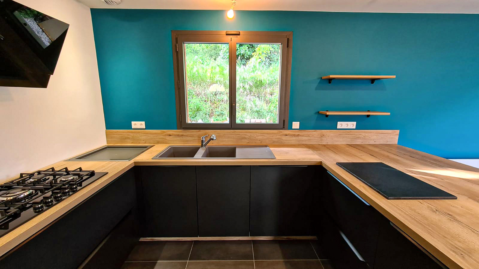 Cuisine noire et bois