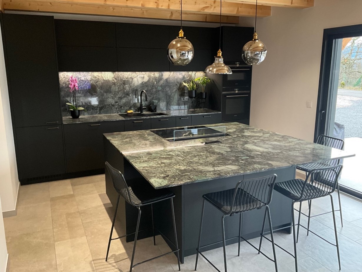 Cuisine linéaire noire