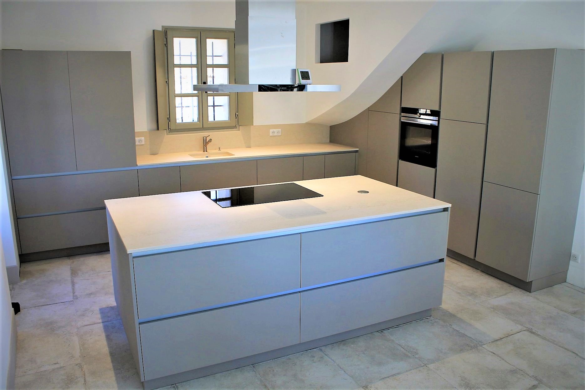 Cuisine moderne blanche et noire