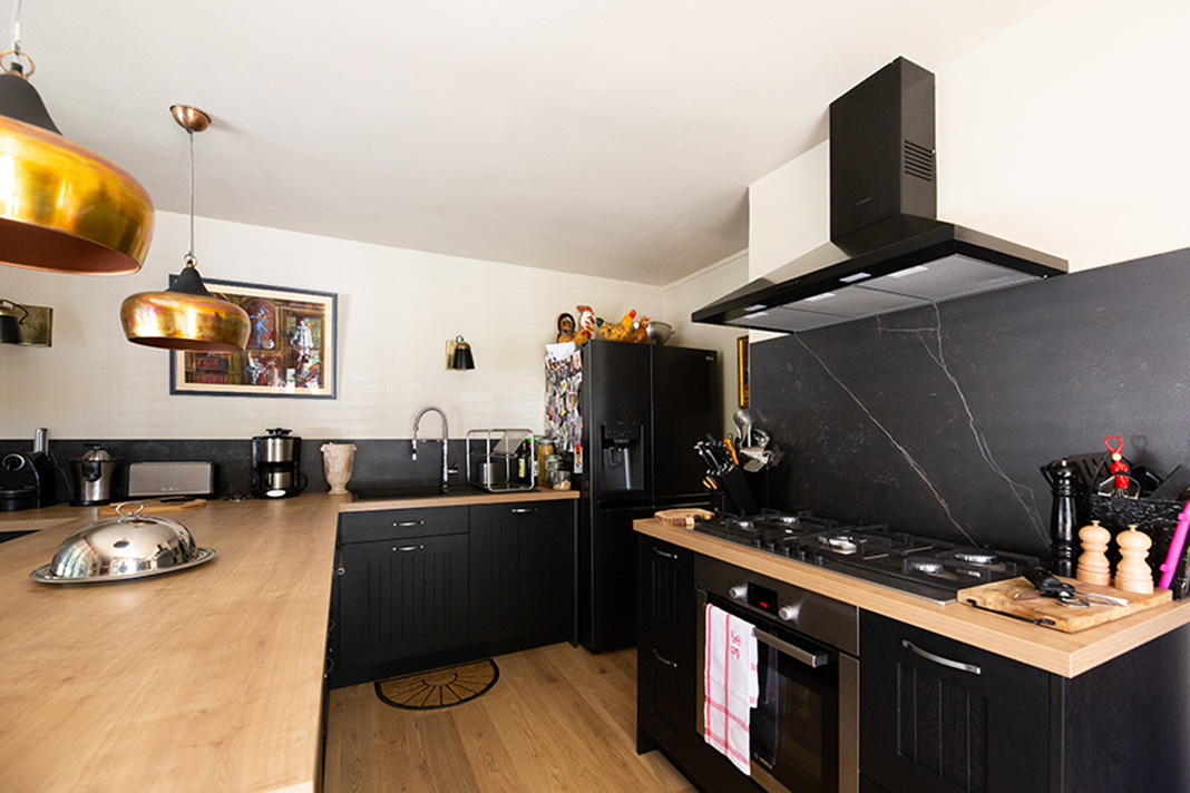 Cuisine noire et bois
