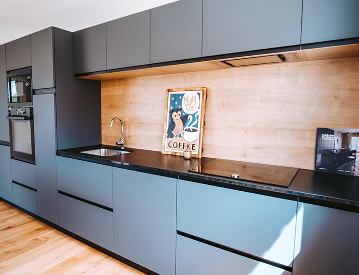 Cuisine bleue et bois 