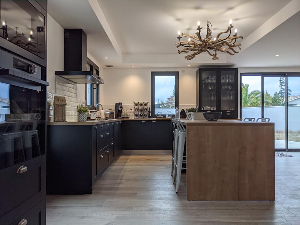 Cuisine en bois noir