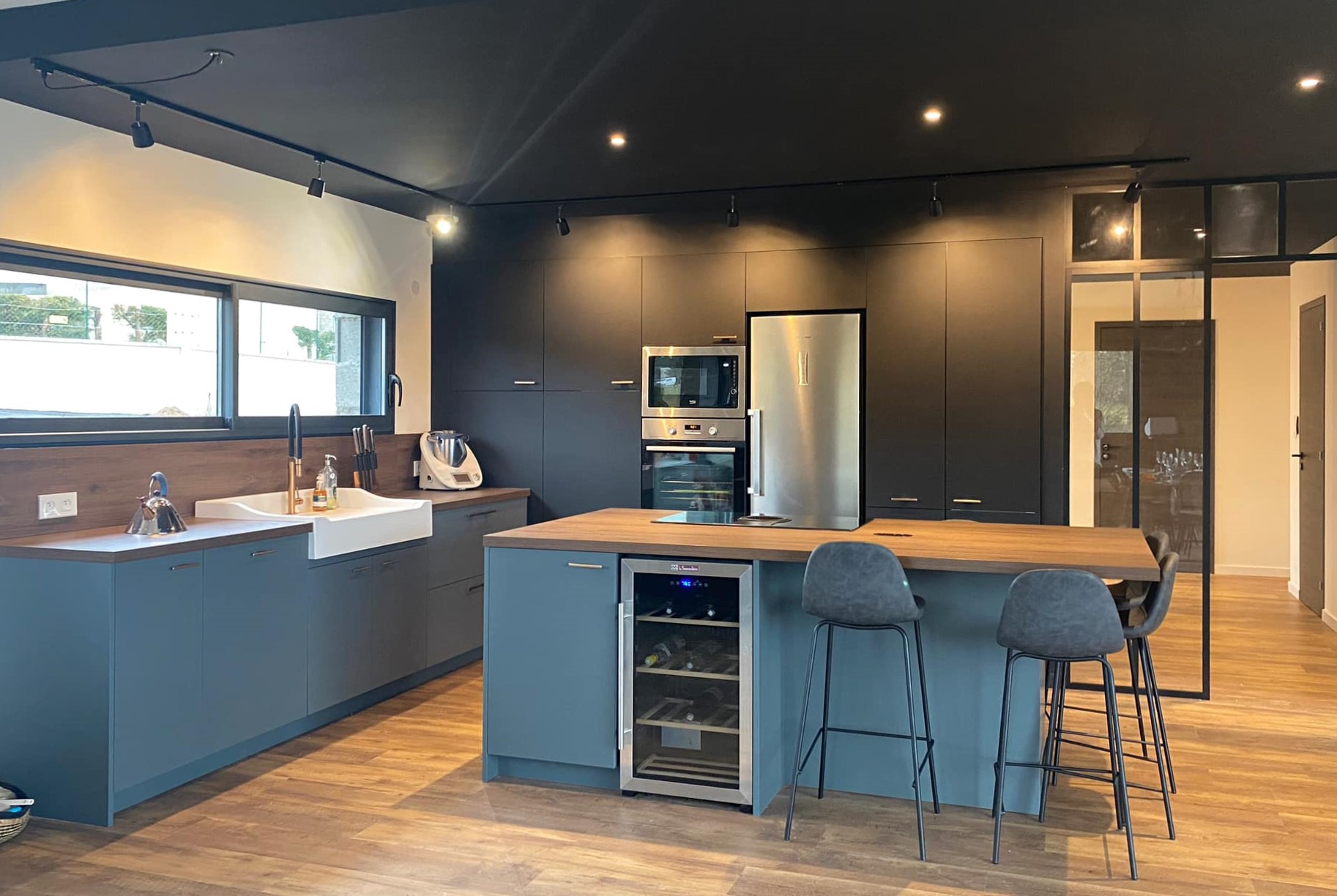 Cuisine grise et bois