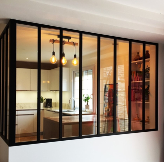 Cuisine fermée avec verrière