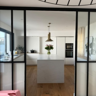 Cuisine ilot central verrière