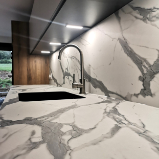 Cuisine marbre avec ilot central