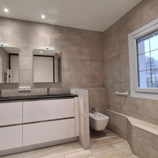 Salle de bain blanche