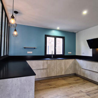 Cuisine béton et noir