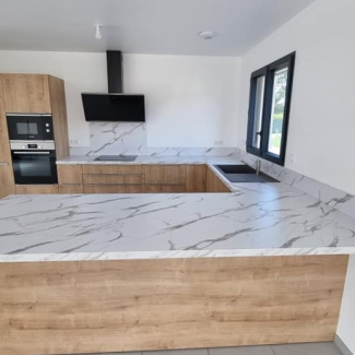Cuisine en bois et marbre
