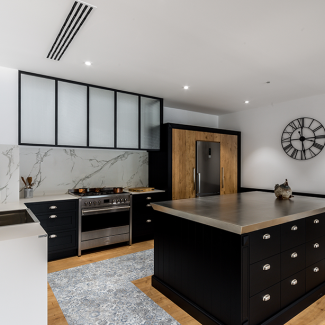 Cuisine traditionnelle noir et bois