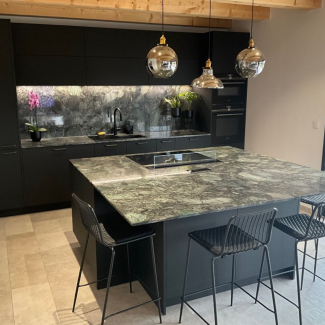 Cuisine noire et marbre