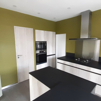 Cuisine blanche sans poignée