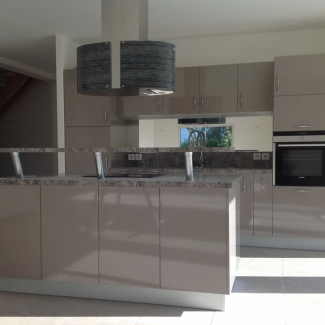 cuisine grise et blanche 