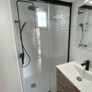 Salle de bain blanche 