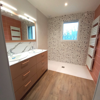 Salle de bain terracotta