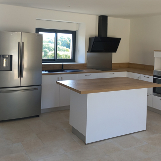 Cuisine blanche et bois