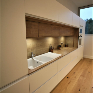 Cuisine blanche sans poignée