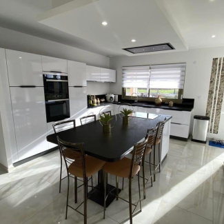 Cuisine blanche brillante