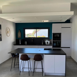 Cuisine blanche avec ilot