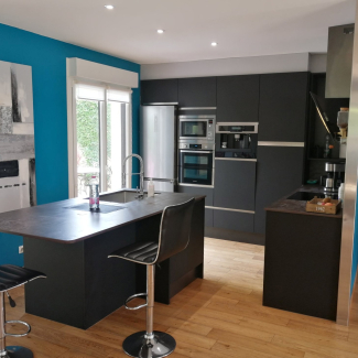 Cuisine noire sans poignées