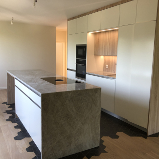 Cuisine blanche avec ilot