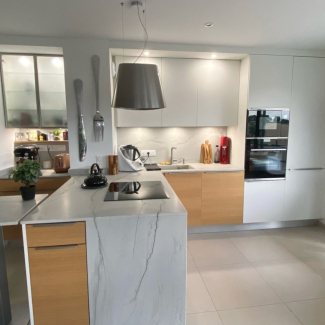 Cuisine blanche et bois